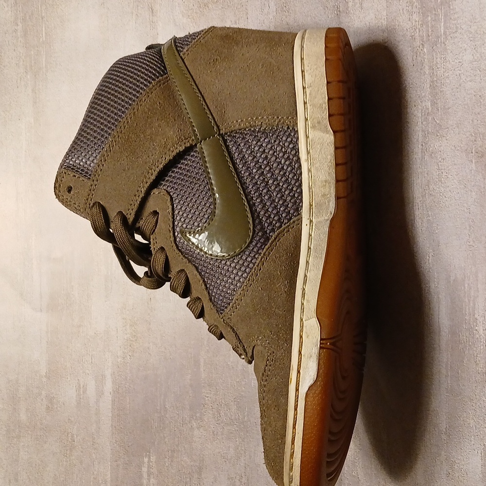 Nike Woman's Olive Green Suede & Mesh Dunk Sky Hidden Wedge High-Top Sneakers 8 - Picture 5 of 7